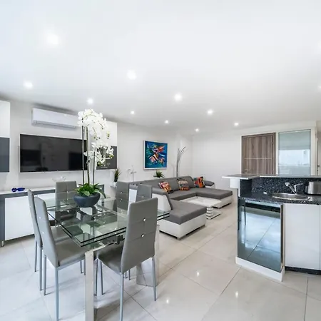 Wonderful 2 Bedroom Appartamento *