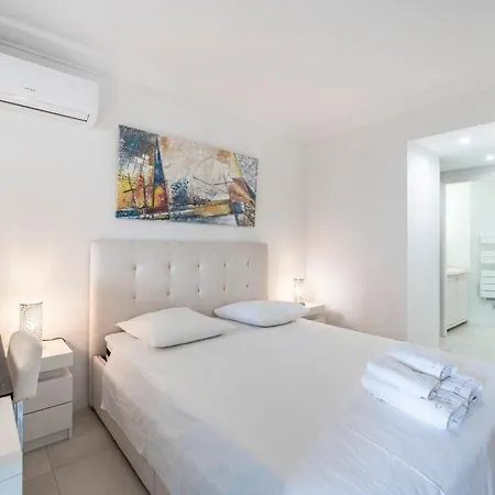 Wonderful 2 Bedroom Appartamento Cannes